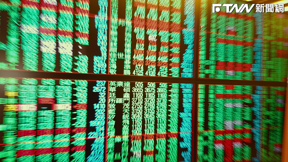 記憶體缺貨潮到頭了？「Google黑科技」曝光砍掉6倍用量　南亞科漲停遭狙殺、旺