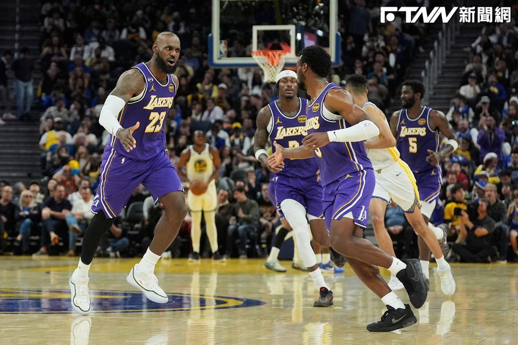 NBA／「詹皇」準大三元率隊擊敗「無柯勇」！　詹氏父子同場互傳助攻歷史首見