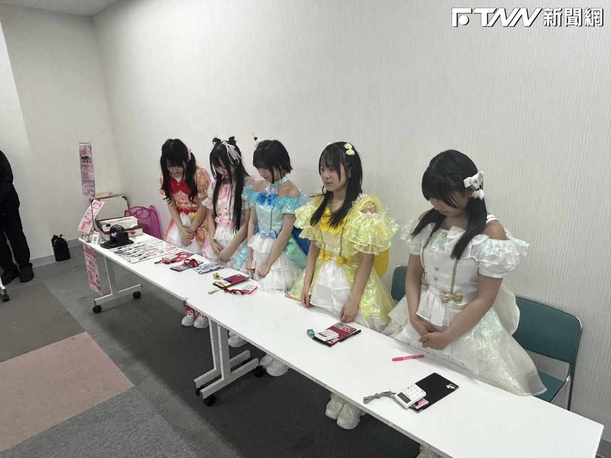 日偶像女團見面會「0粉絲到場」！5人尷尬低頭　辛酸場面流出
