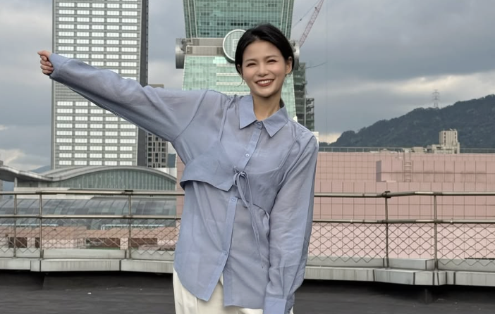 女星散步突「腸子掉下來」！忍痛回家自救　直呼：自己都覺得不可思議