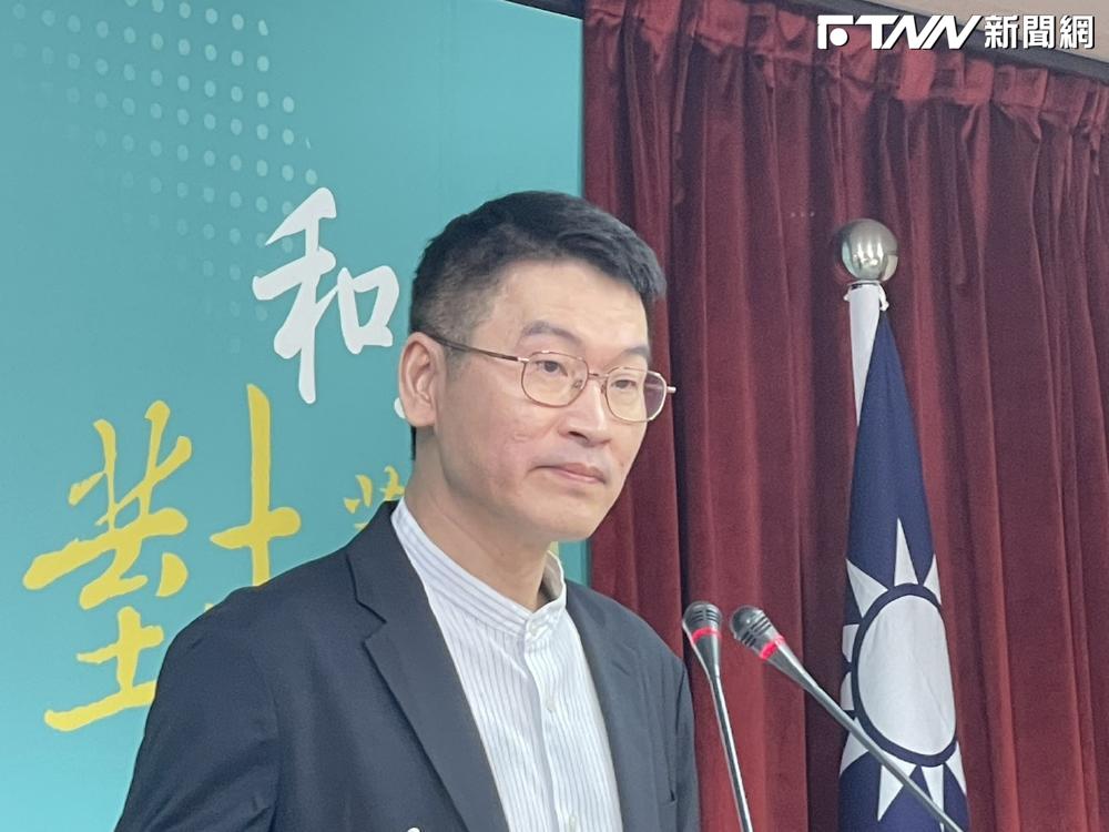 館長自稱痰盂抱怨鄭習會沒他的份？梁文傑笑了：請盡量問重要問題