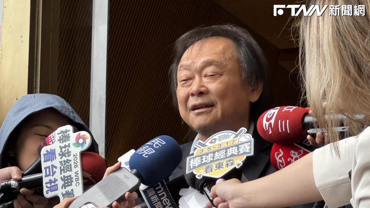 柯文哲哽咽「我家沒傭人」！陳佩琪跪著擦地板　王世堅：我太太也是