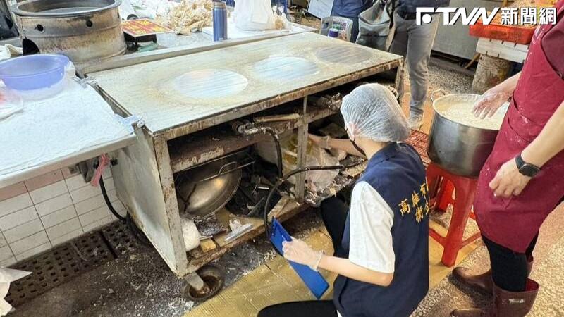高雄春捲中毒案燒不停！就醫暴增至134人　攤商「說謊隱匿食材」移送地檢署偵辦